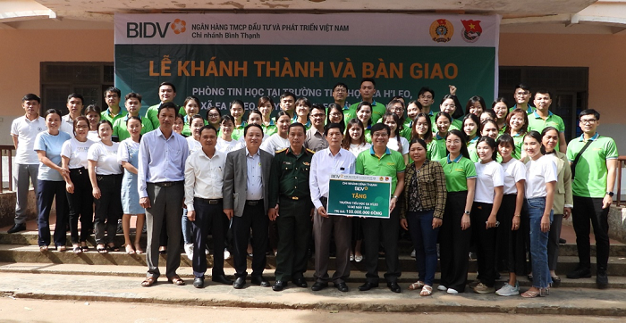 Trao Máy tính gửi tương lai